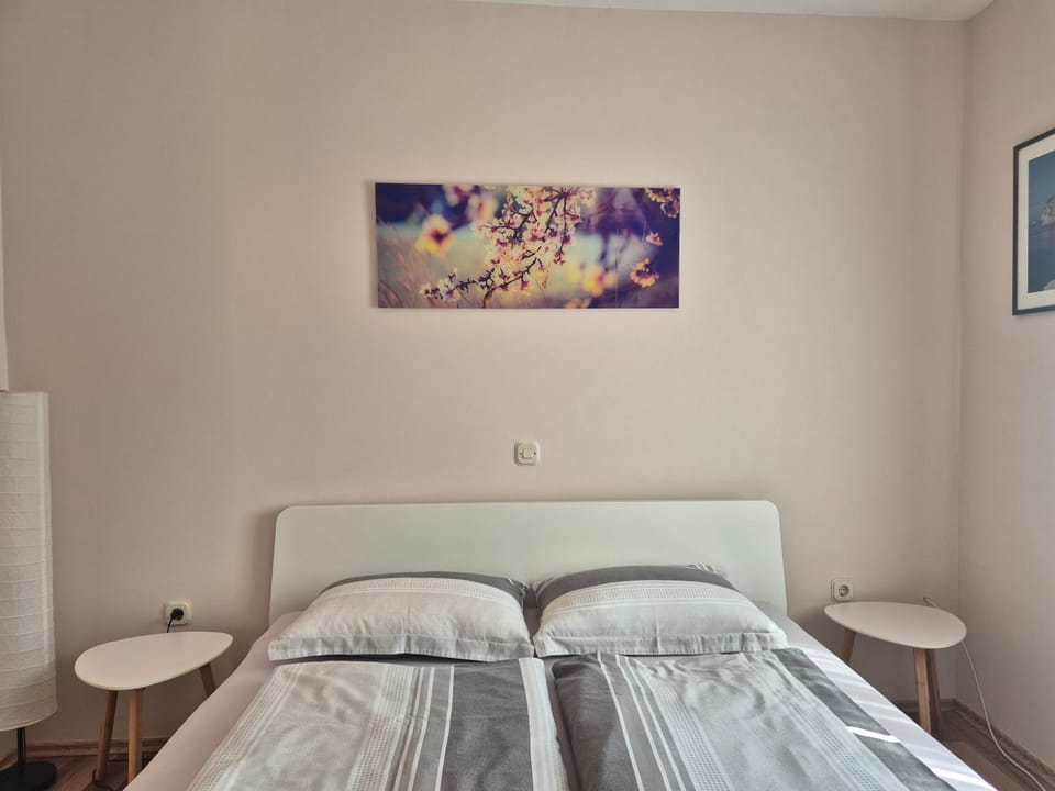 Bed, Photo of the whole room, Decorative detail, Bedroom