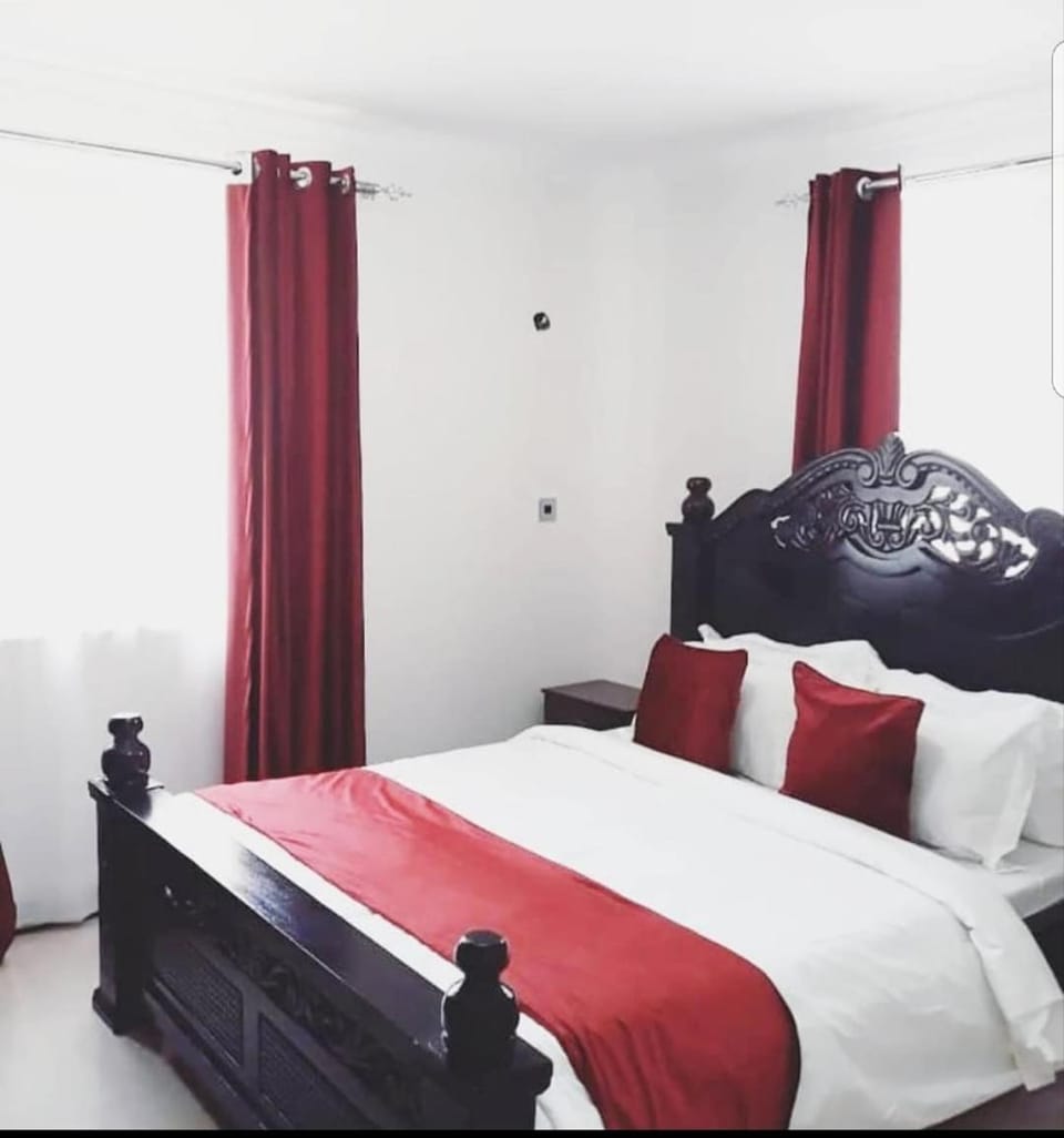 Sofitel 3 bedrooms own compound Mamboleo Apartment in Uganda