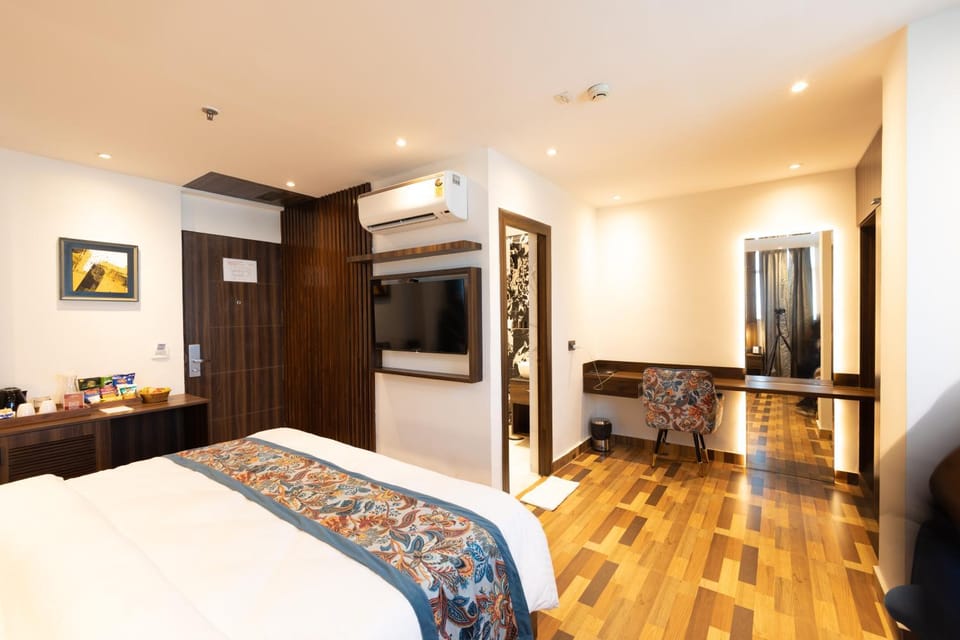 Photo of the whole room, Seating area, Bedroom
