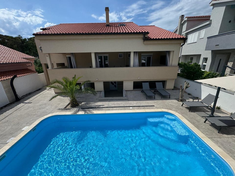 Property building, Patio, Pool view, Swimming pool, sunbed