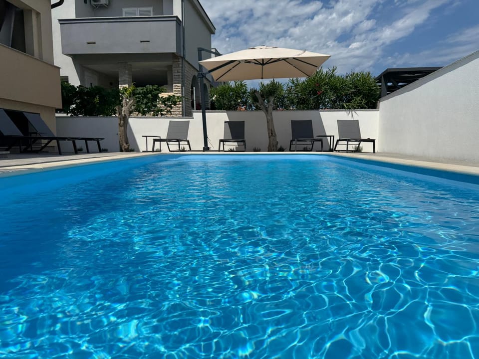 Pool view, Swimming pool, sunbed