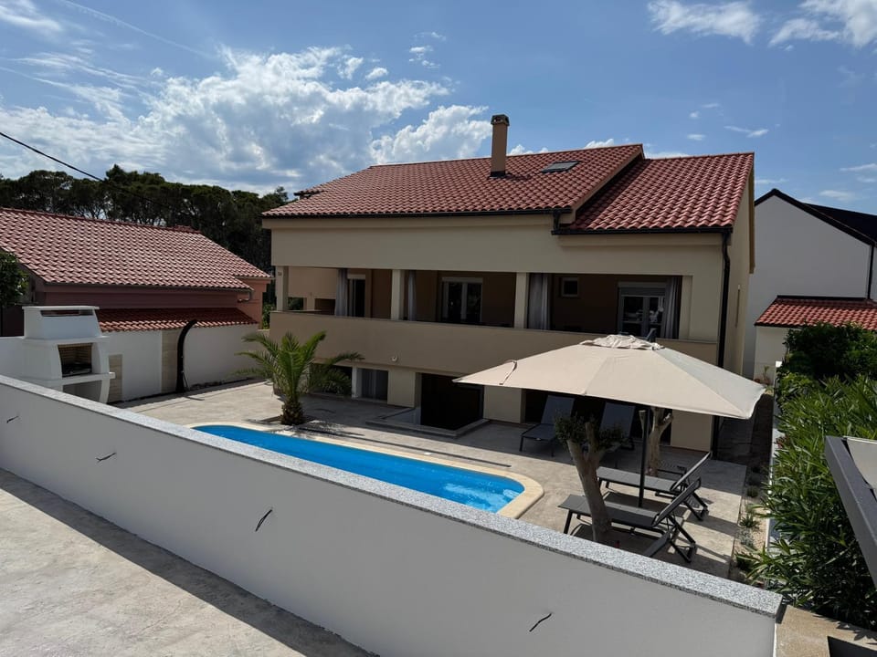 Property building, Pool view, Swimming pool