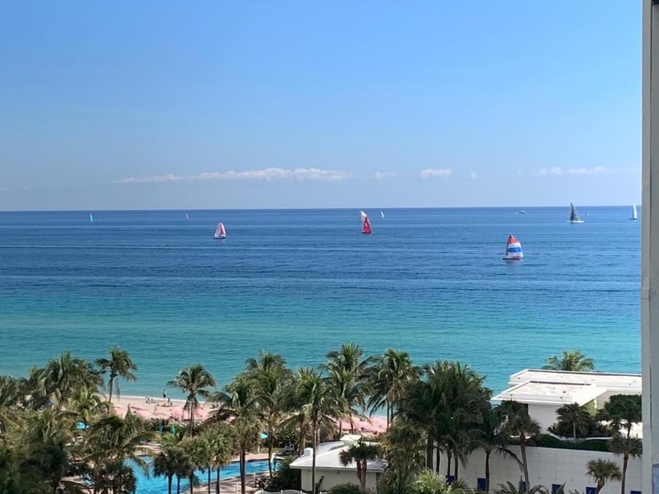 Miami Hollywood Premier two bedroom with bay view 002-22bvic Apartment in Hollywood Beach