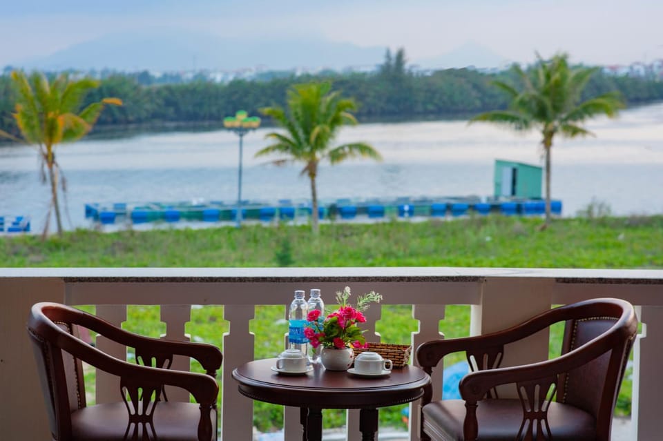 Coffee/tea facilities, River view