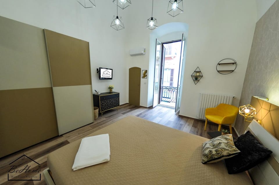 Balcony/Terrace, Bedroom, Street view