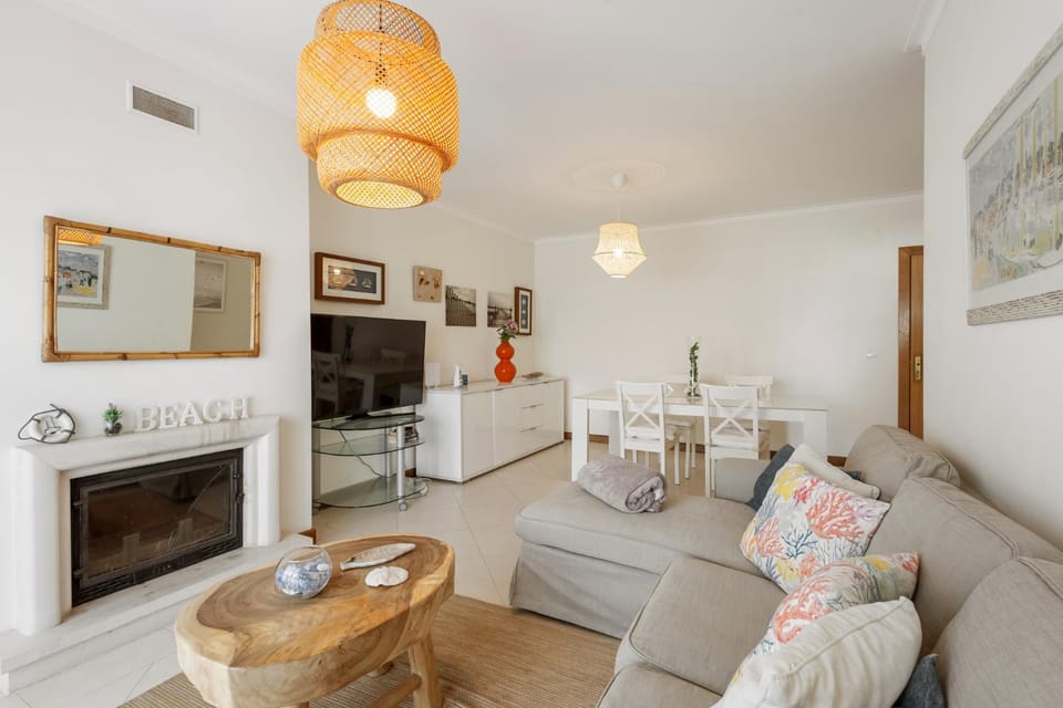 TV and multimedia, Living room, Dining area