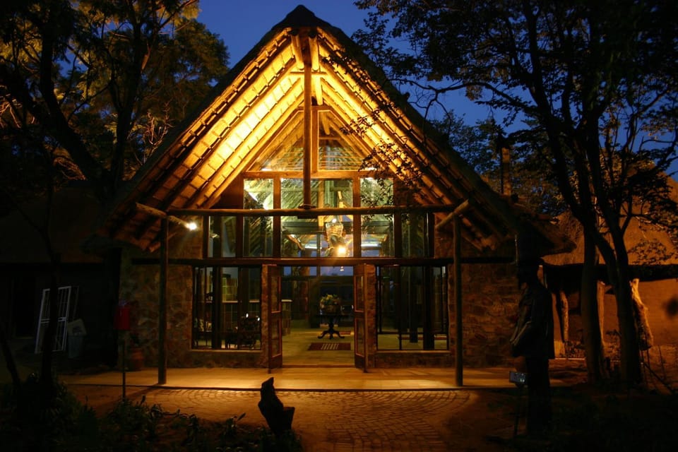 Property building, Facade/entrance, Night