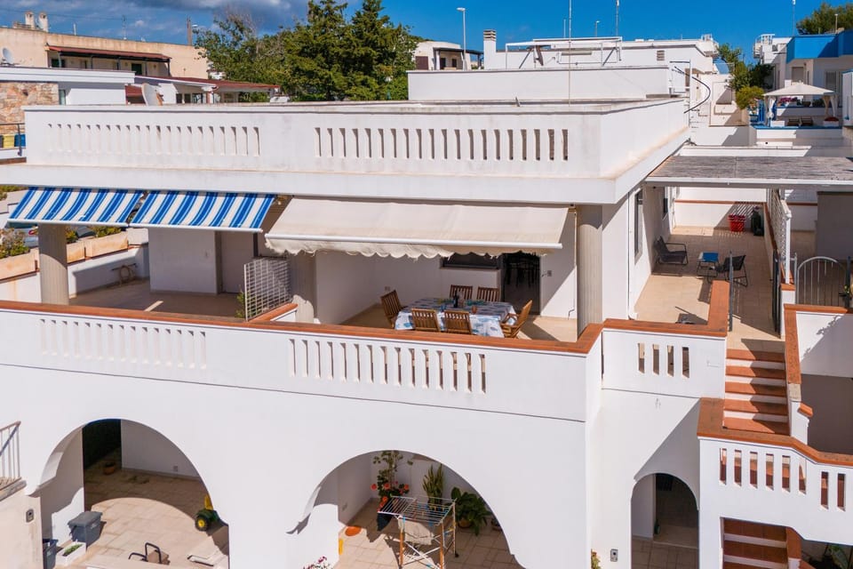 Property building, Neighbourhood, Balcony/Terrace