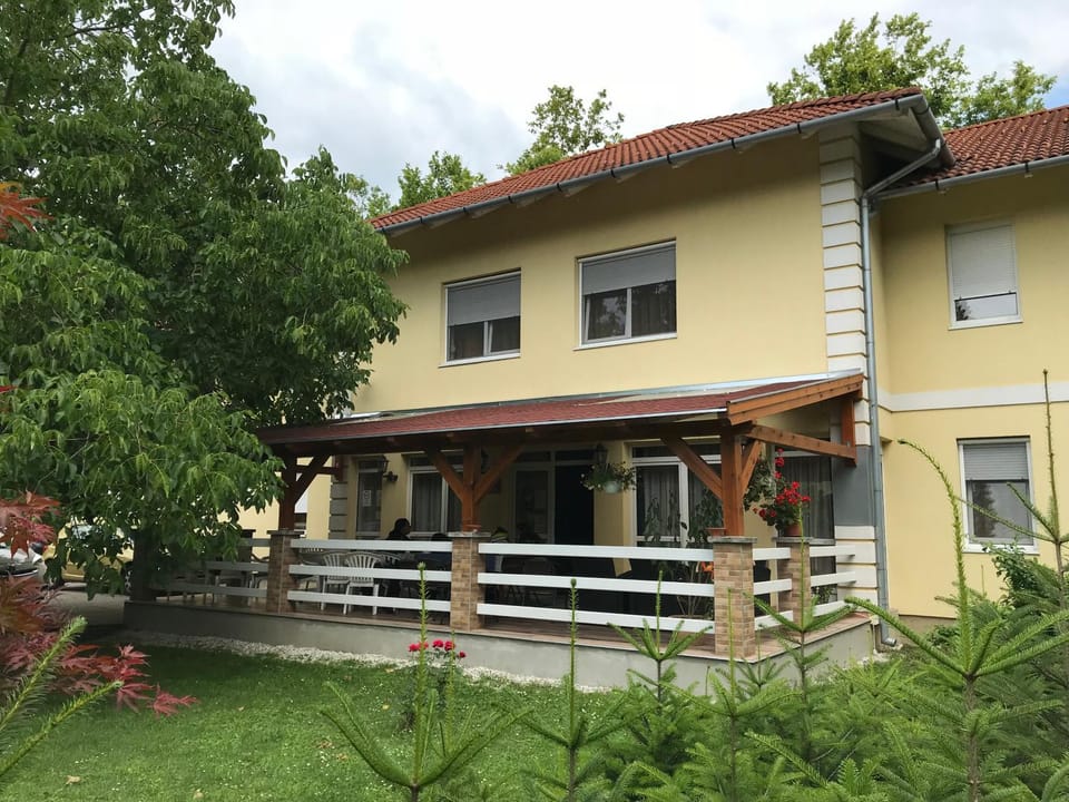 Silvanus Panzió Bed and Breakfast in Slovenia