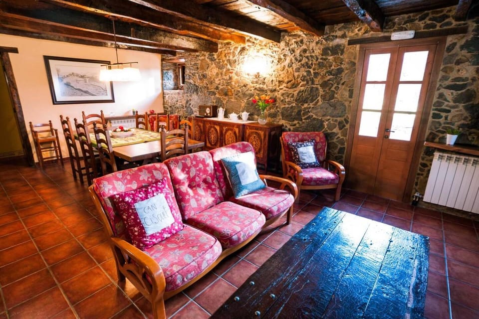 Can Cisquet Villa in Ripollès