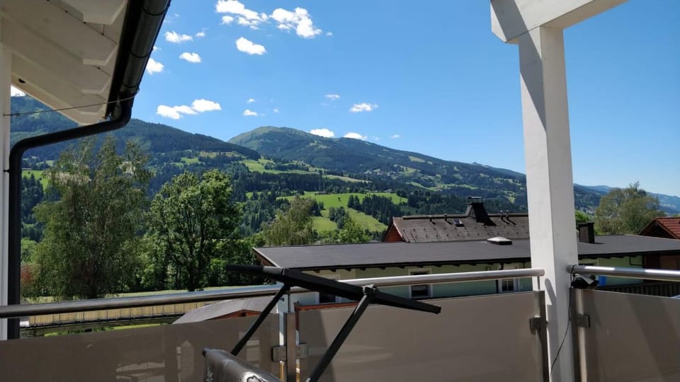 Balcony/Terrace, Mountain view