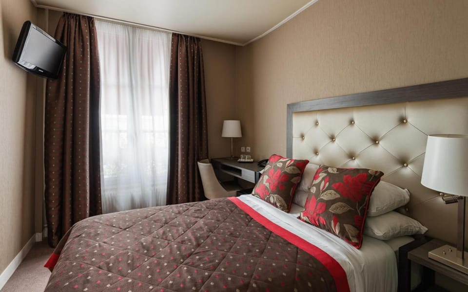 Eiffel Kennedy Hotel in Paris