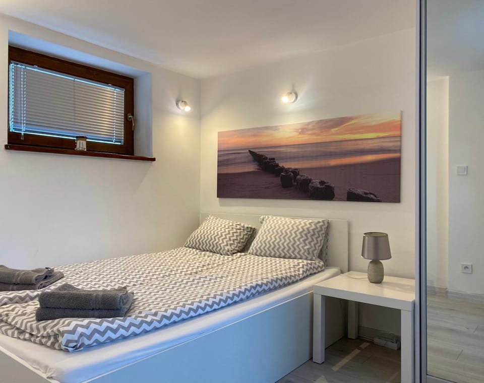 Bed, Photo of the whole room, Decorative detail, Bedroom, hair dresser, towels, wardrobe