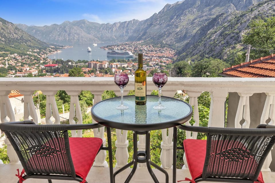 View (from property/room), City view, Garden view, Sea view