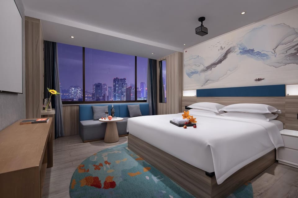 Bed, TV and multimedia, Photo of the whole room, Bedroom