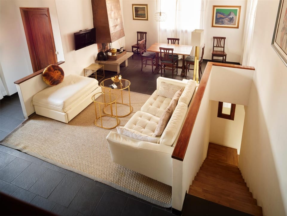 Living room, Seating area