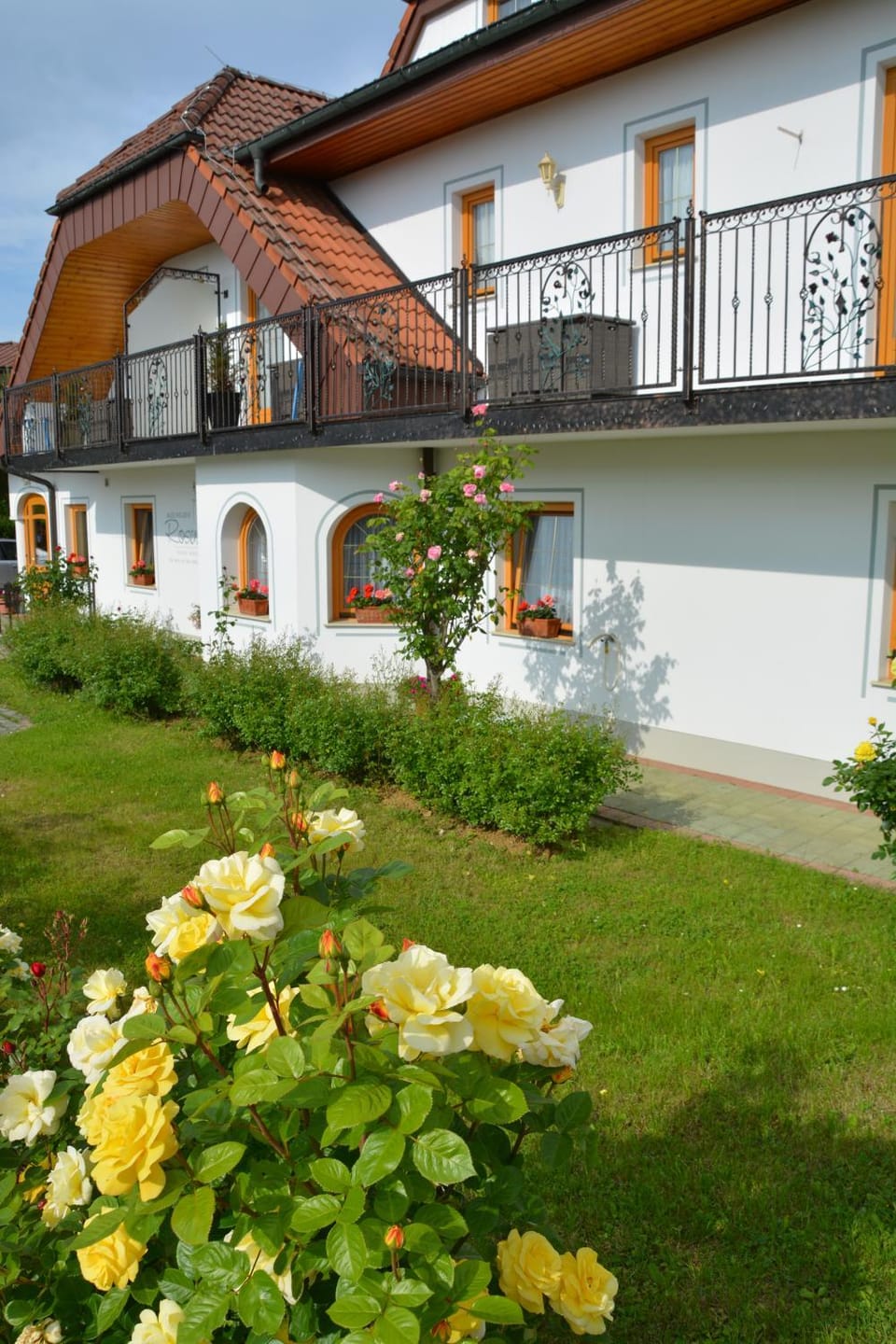 Property building, BBQ facilities, Garden, Balcony/Terrace