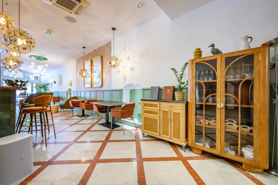 Property building, Restaurant/places to eat