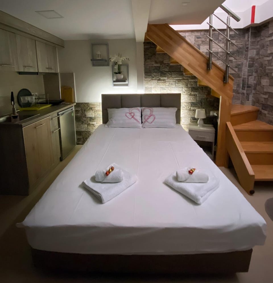 Bed, Photo of the whole room, kitchen