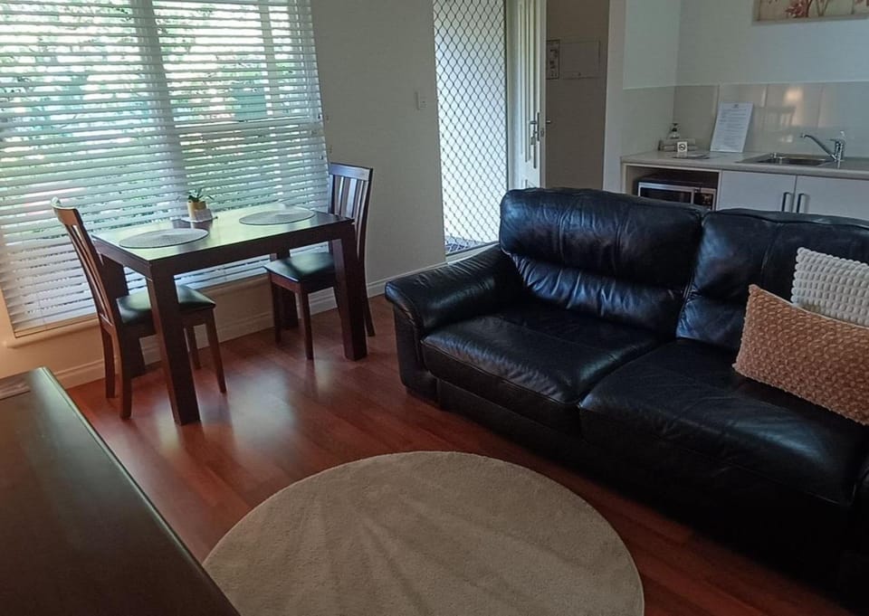 Kitchen or kitchenette, Lounge or bar, Dining area