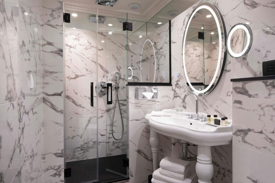 Shower, Bathroom, towels