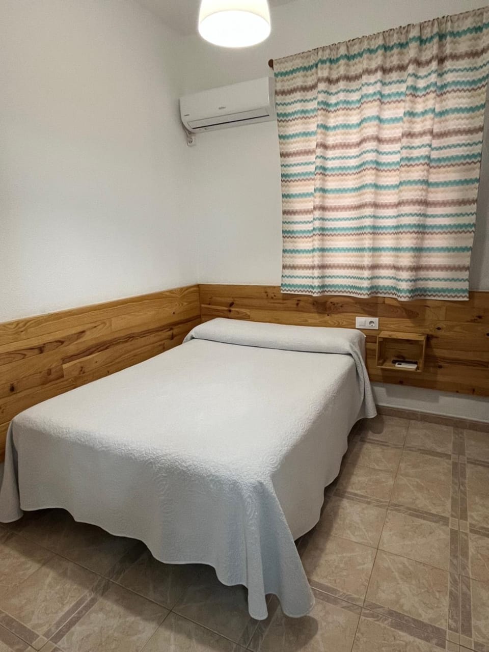Bedroom, air conditioner