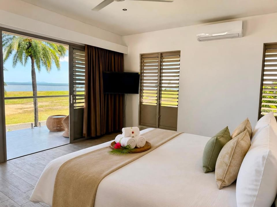 Bed, TV and multimedia, Photo of the whole room, Bedroom, Sea view, air conditioner
