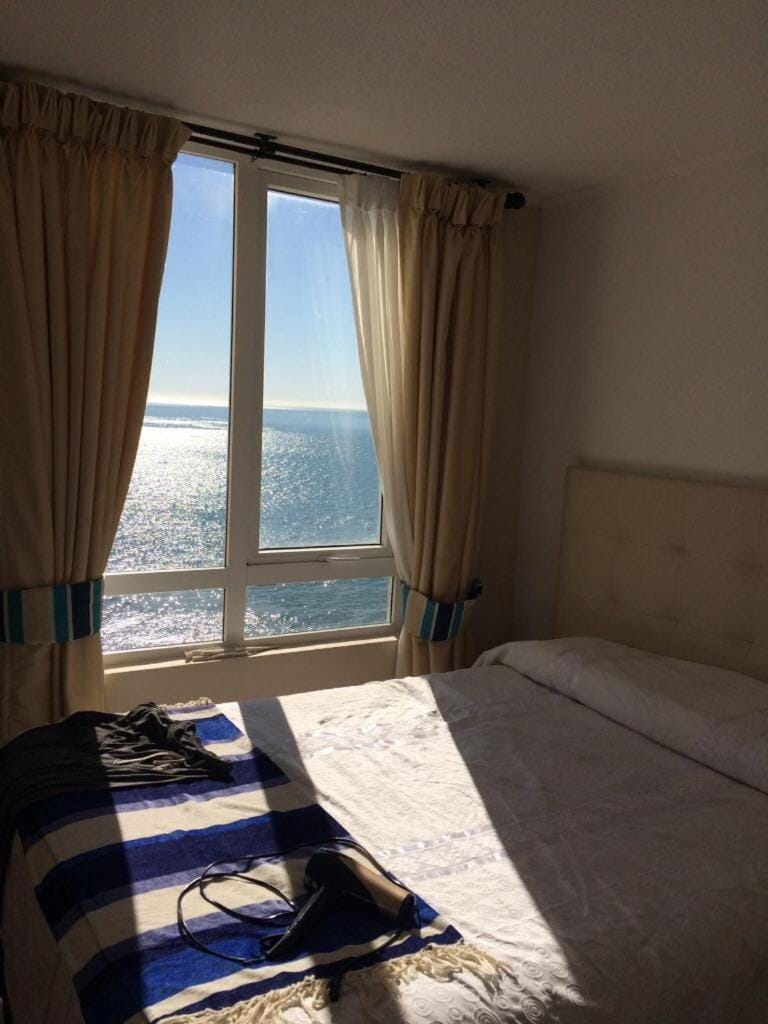 Photo of the whole room, Sea view