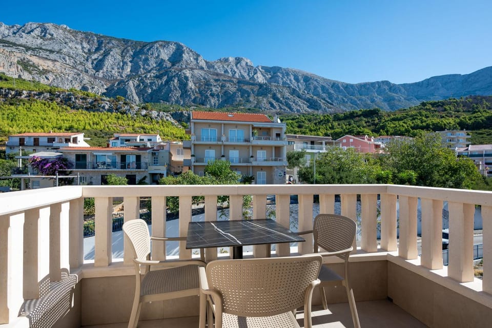 Balcony/Terrace, Mountain view