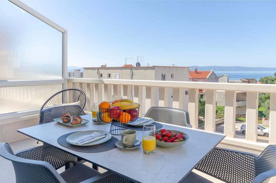 Balcony/Terrace, Seating area, Landmark view