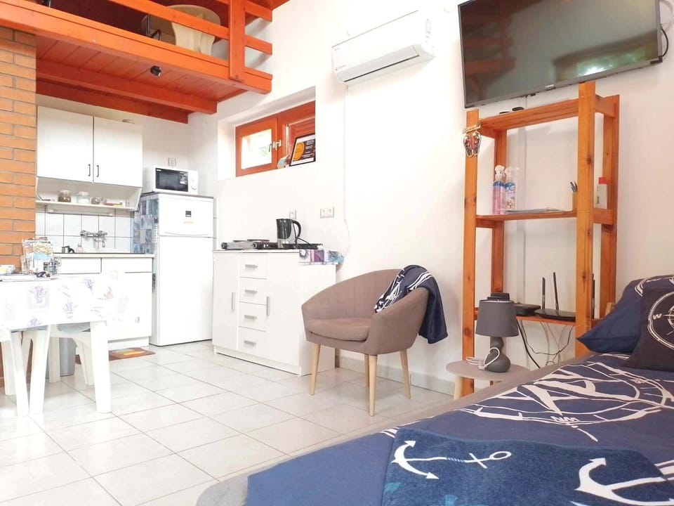 Kitchen or kitchenette, Living room
