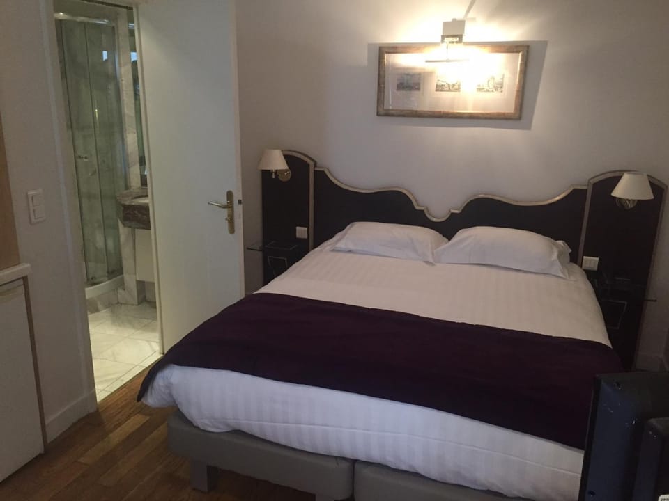 Hotel Suites Unic Renoir Saint-Germain Hotel in Paris