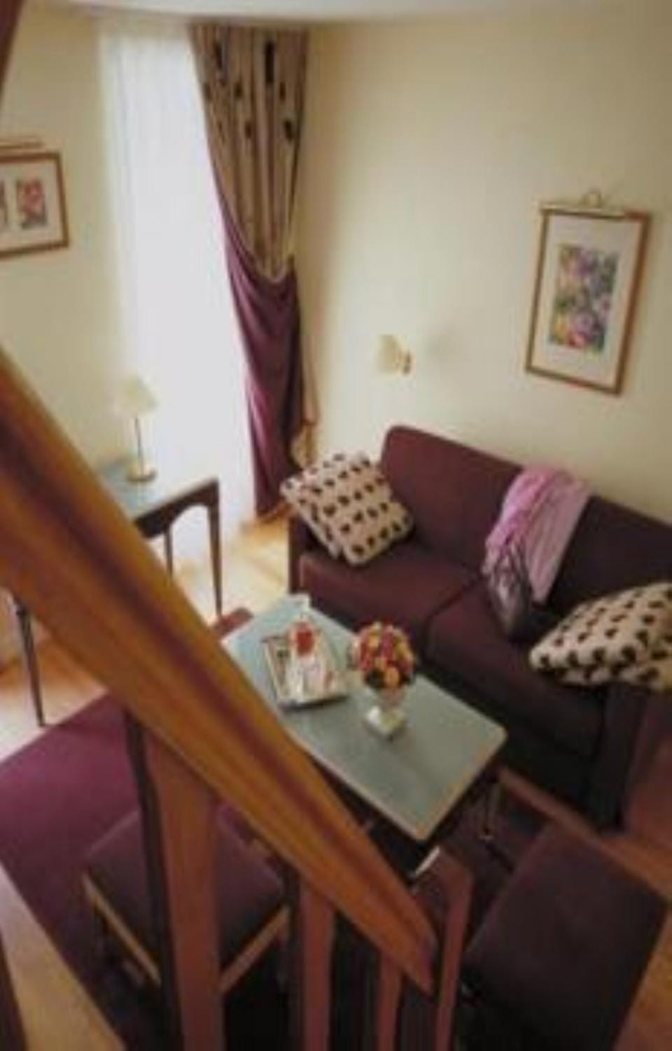 Living room, Photo of the whole room