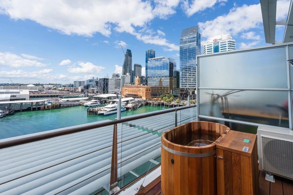 Hot Tub, Hot Tub, City view, City view, Sea view, Sea view