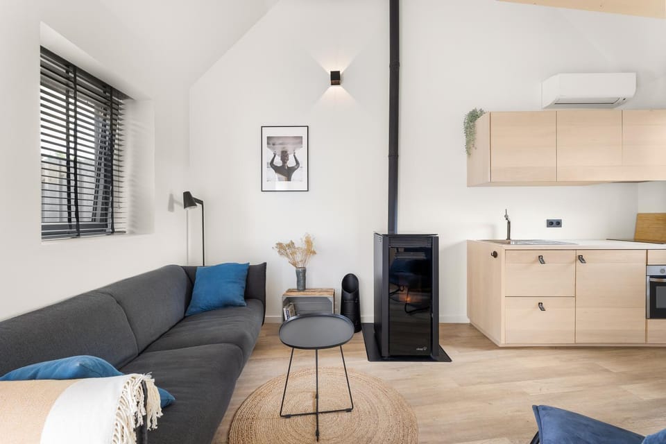 Living room, Photo of the whole room, Seating area, internet, kitchen