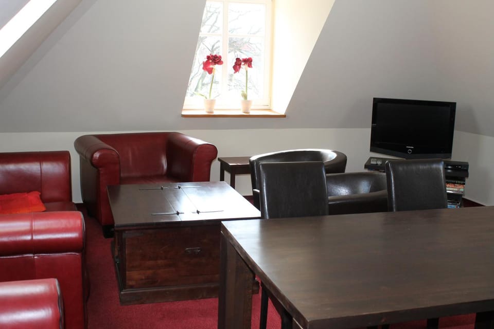 Communal lounge/ TV room