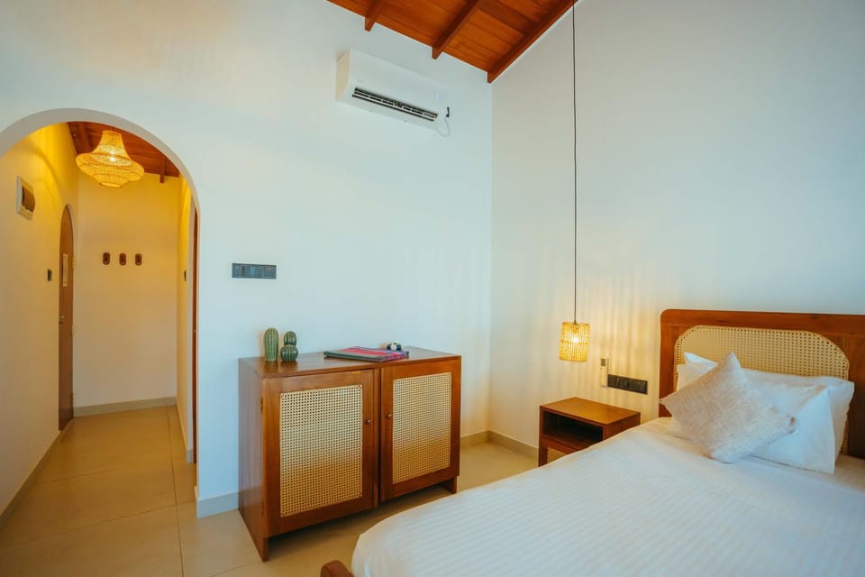 Bed, Photo of the whole room, Bedroom, wardrobe, air conditioner
