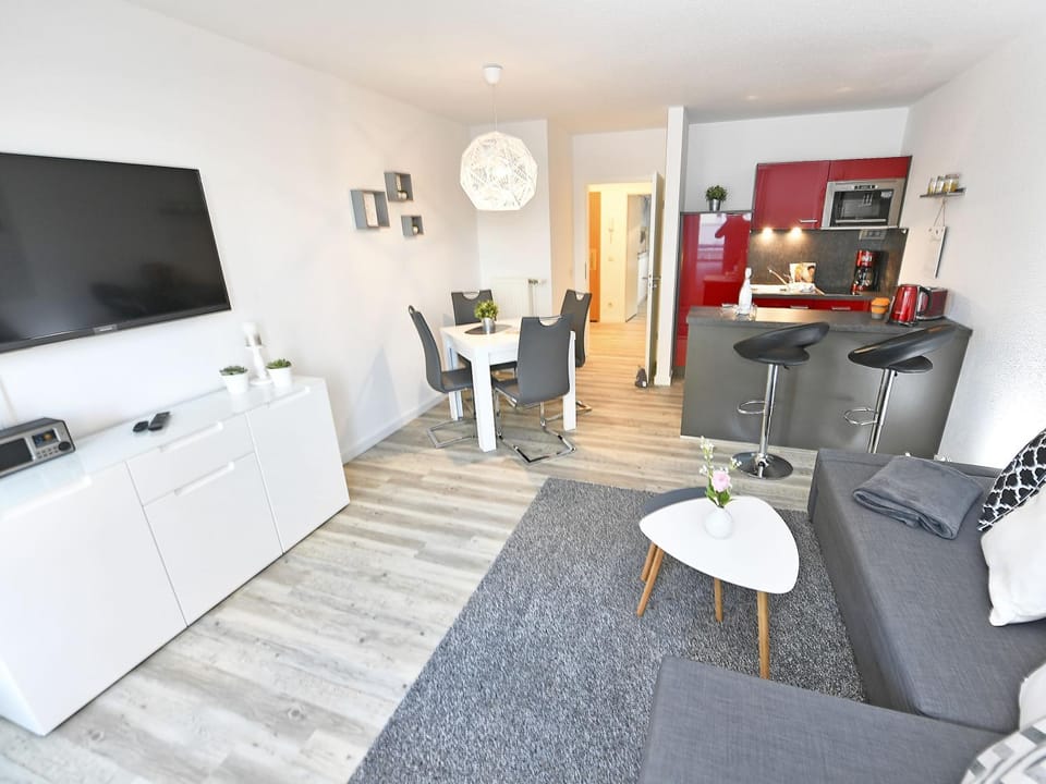 TV and multimedia, Kitchen or kitchenette, Living room, Seating area, Dining area