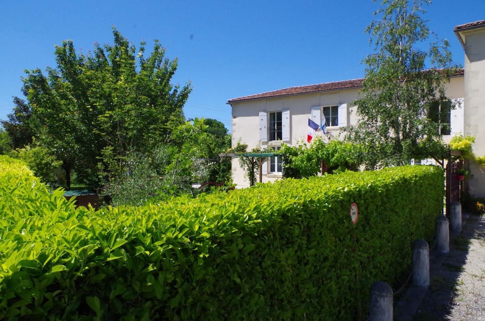 Property building, Garden, Parking
