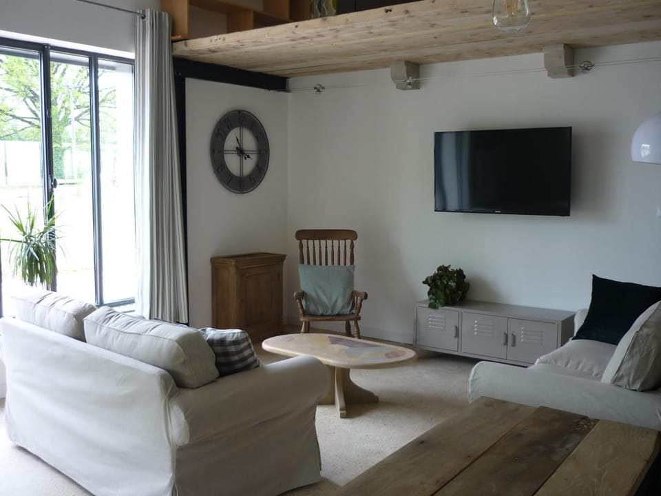 Atelier 2 - for 6 people with shared pool Apartment in Bourgogne-Franche-Comté