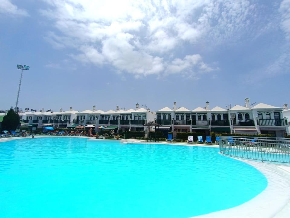 Day, Swimming pool, Swimming pool