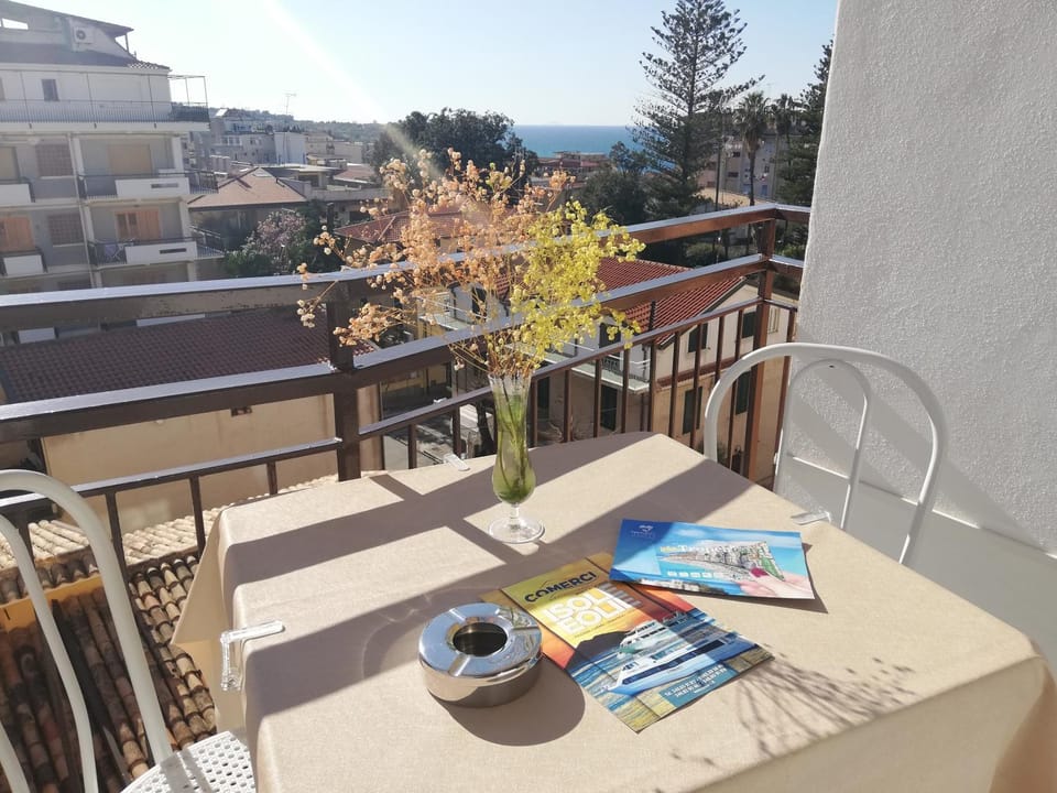 Balcony/Terrace, City view, Landmark view, Sea view