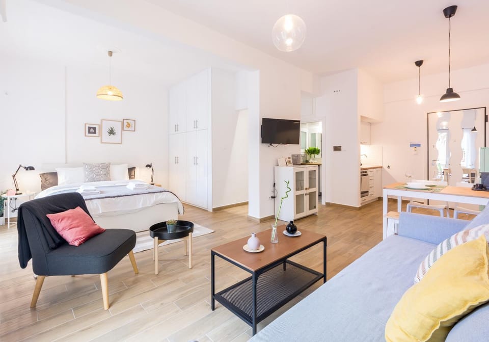 Wide Comfy Studio Apartment Centrally Located In Thissio Apartment in Athens