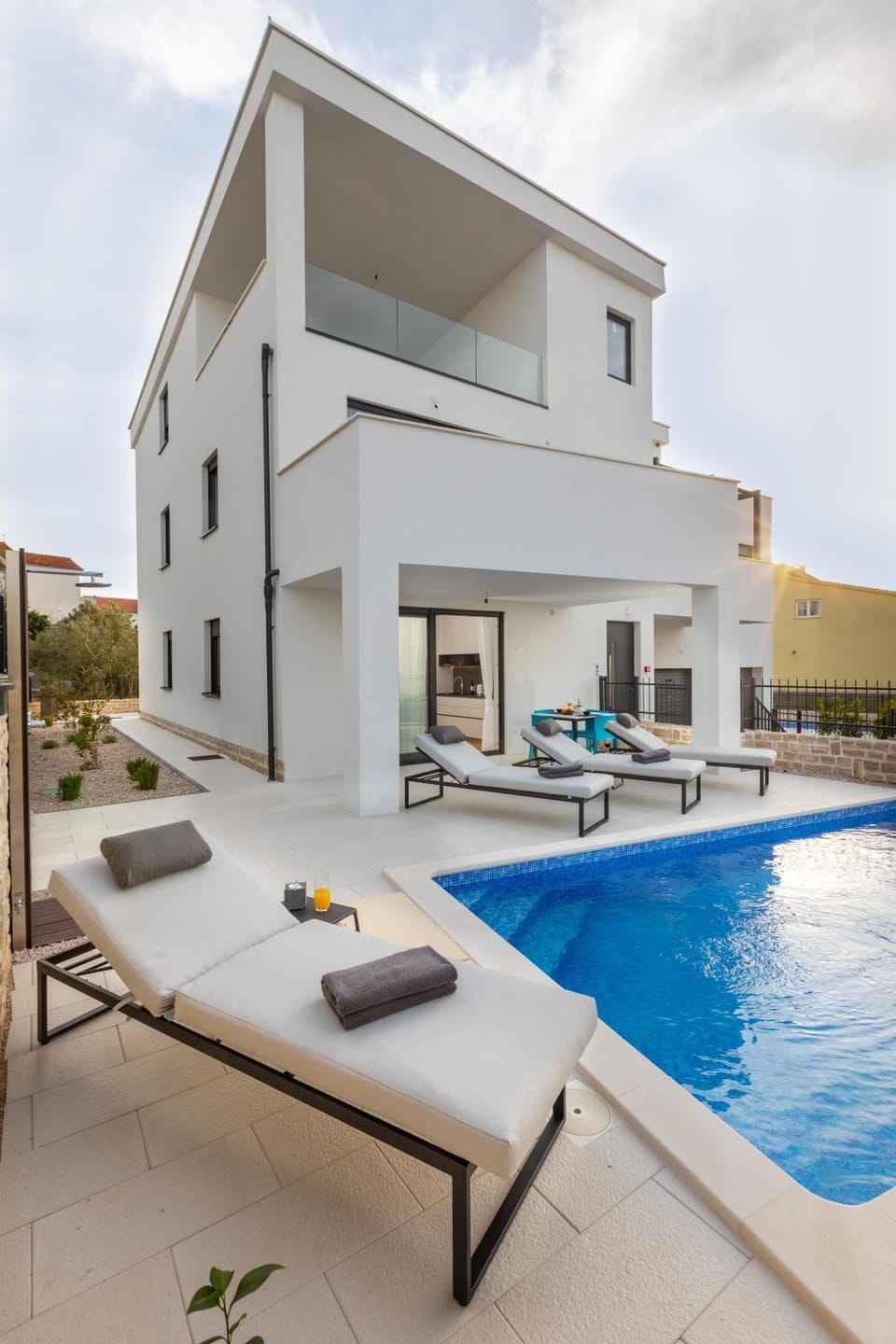 Property building, Swimming pool, Swimming pool