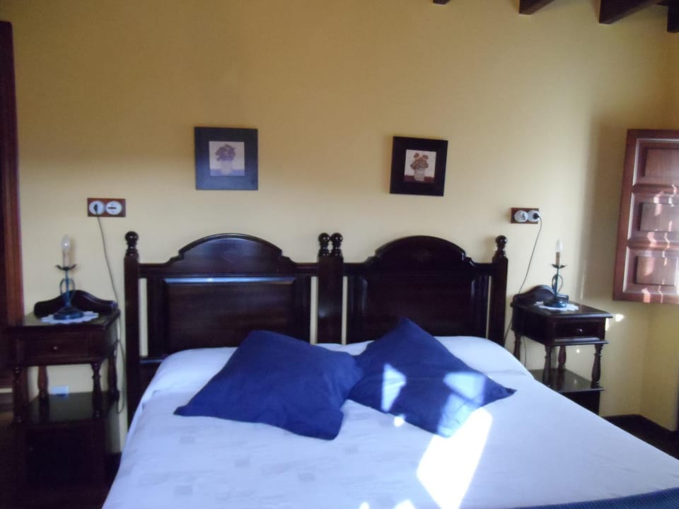 Bed, Photo of the whole room