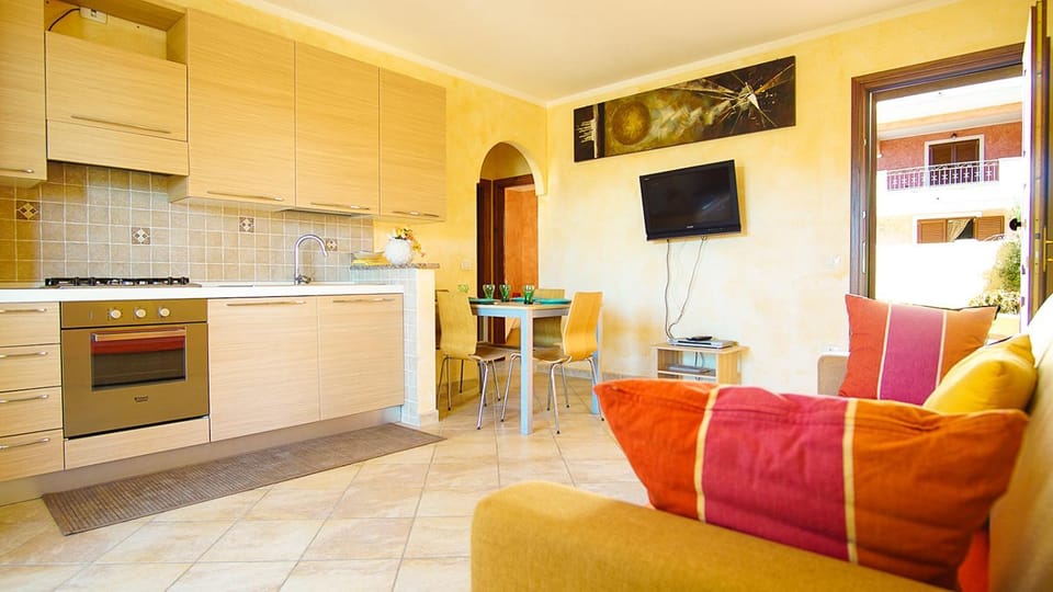 Kitchen or kitchenette, Living room, Seating area