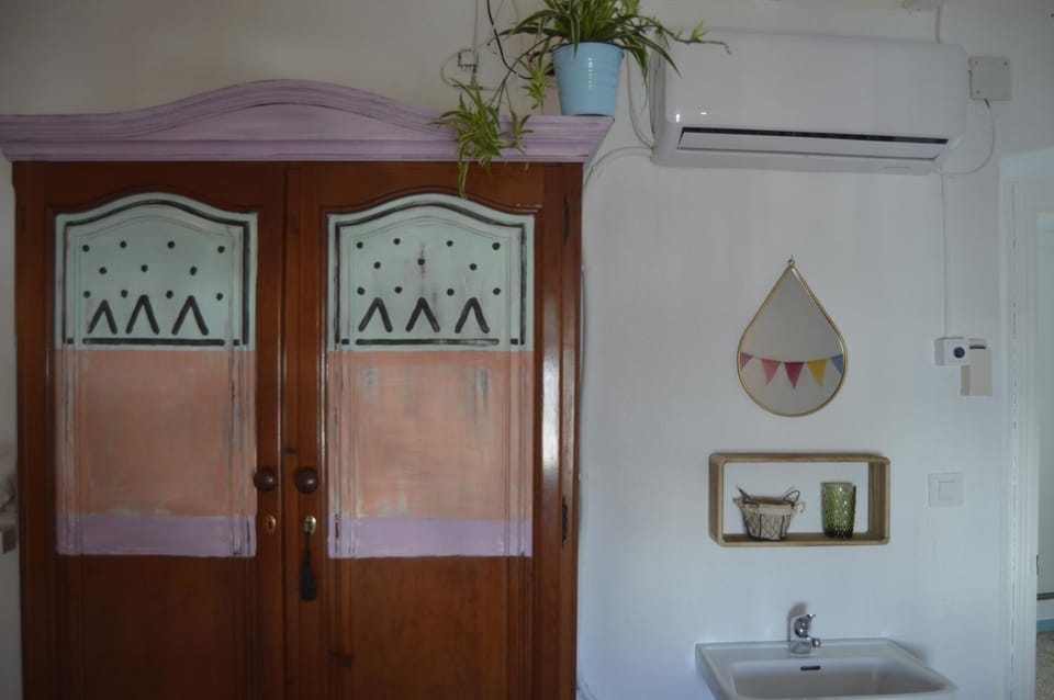 Bedroom, air conditioner