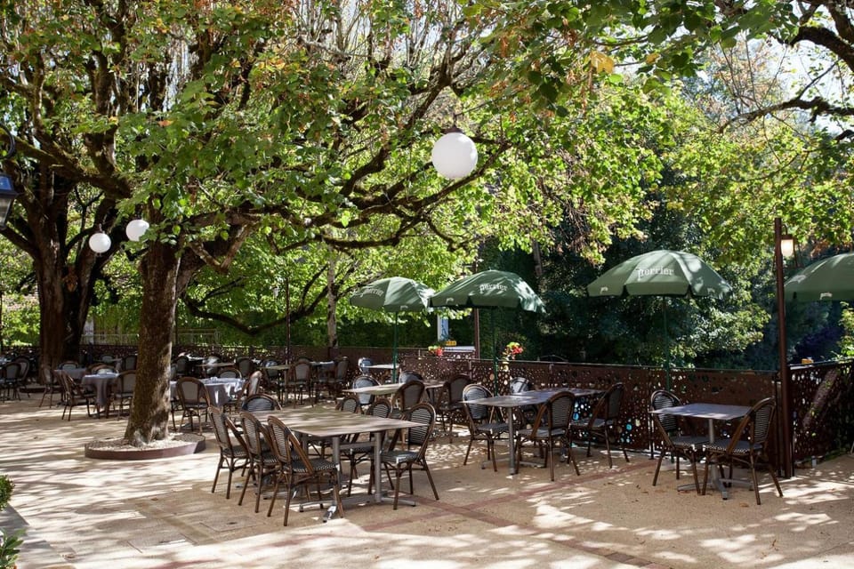 Restaurant/places to eat, Balcony/Terrace