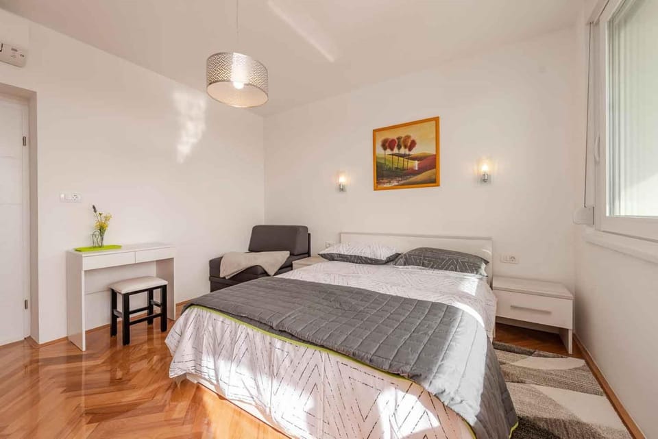 Bed, Balcony/Terrace, Photo of the whole room, Bedroom, City view, Sea view