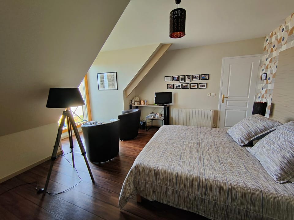 LE RUBAN BLEU FACE A LA MER Bed and Breakfast in Normandy